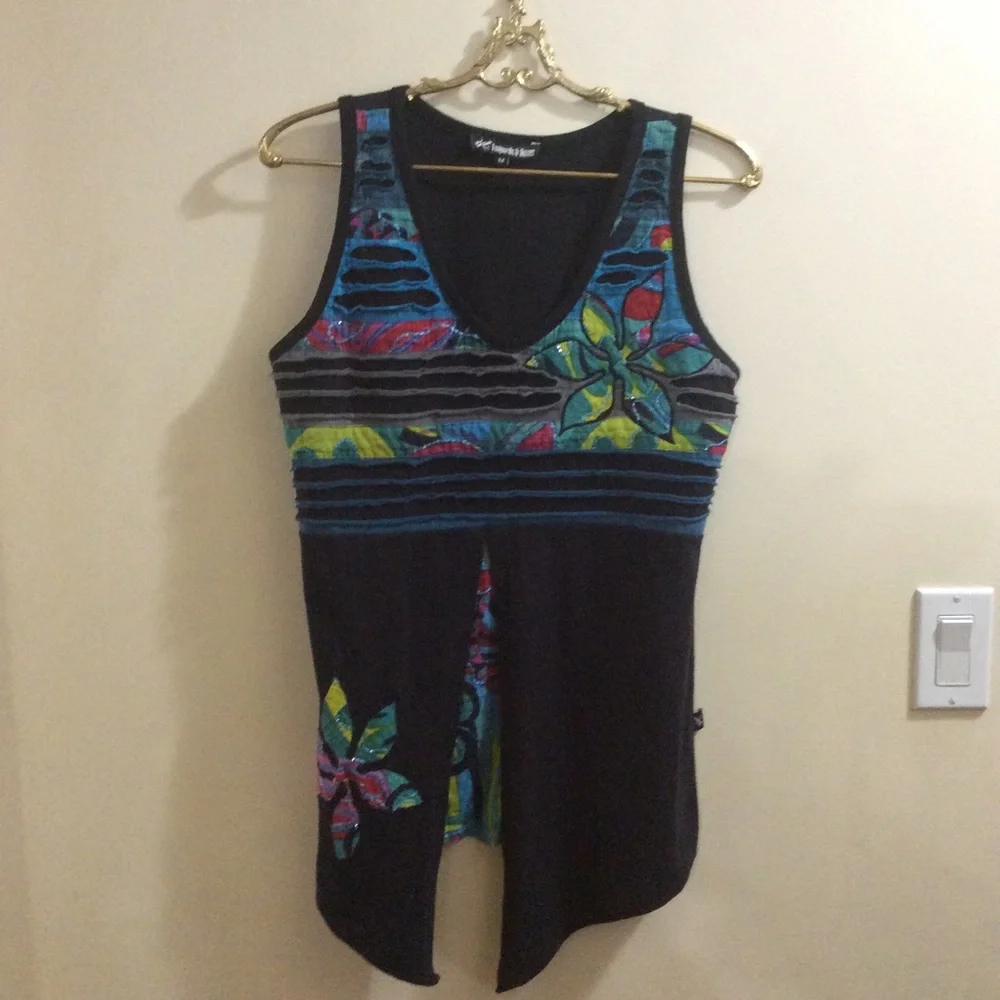 Beautiful Leopards & Roses tank - Picture 1 of 9